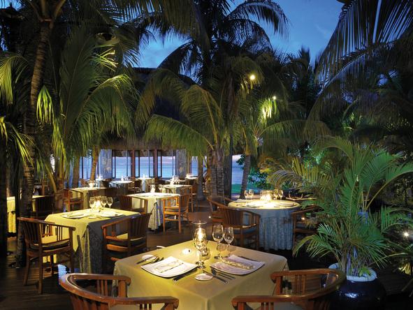 Dinarobin Hotel & Golf Spa - romantic outdoor dining
